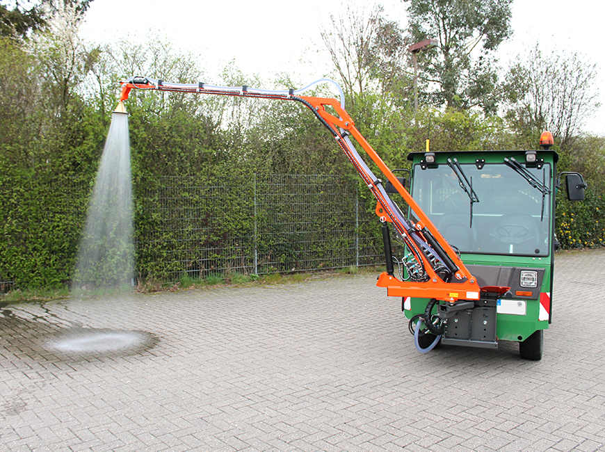 FS 3000 watering arm with impressive spraying range